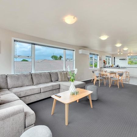 Fabulous Three Bedroom Home In Pakuranga Оукланд Екстериор снимка