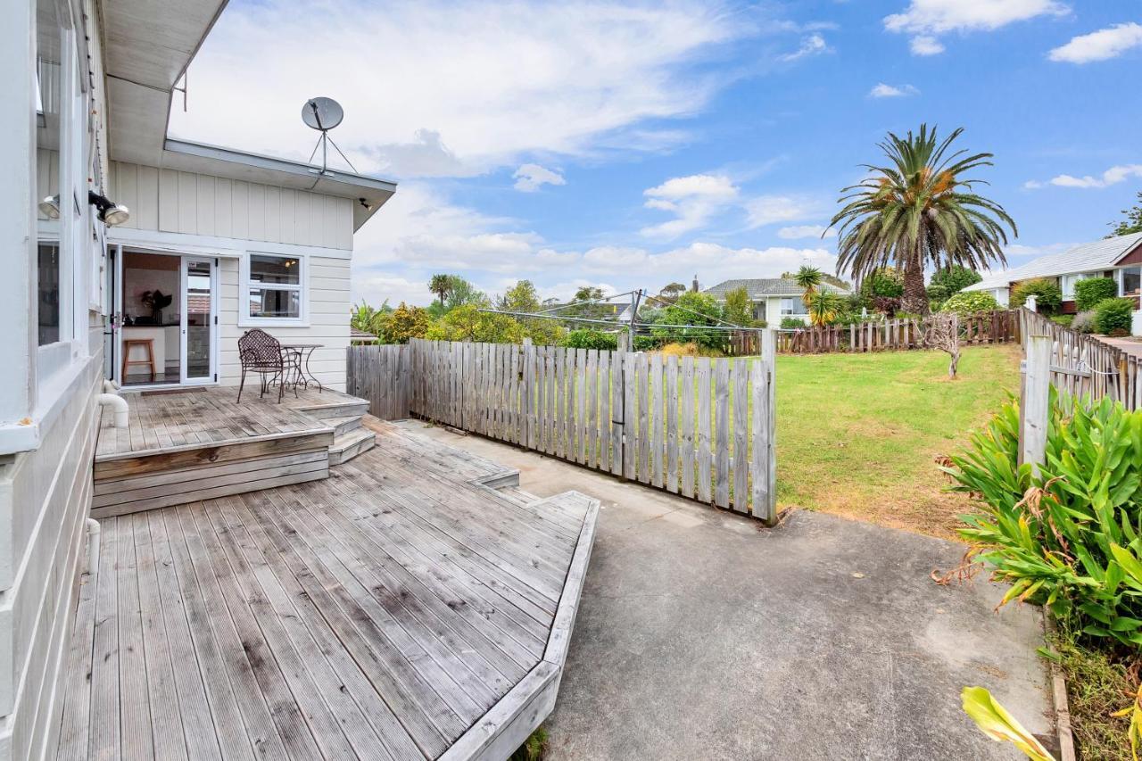 Fabulous Three Bedroom Home In Pakuranga Оукланд Екстериор снимка