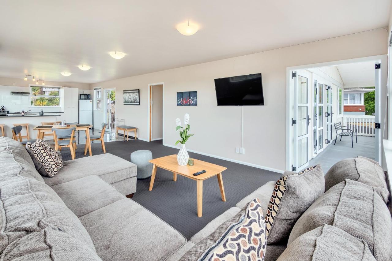 Fabulous Three Bedroom Home In Pakuranga Оукланд Екстериор снимка