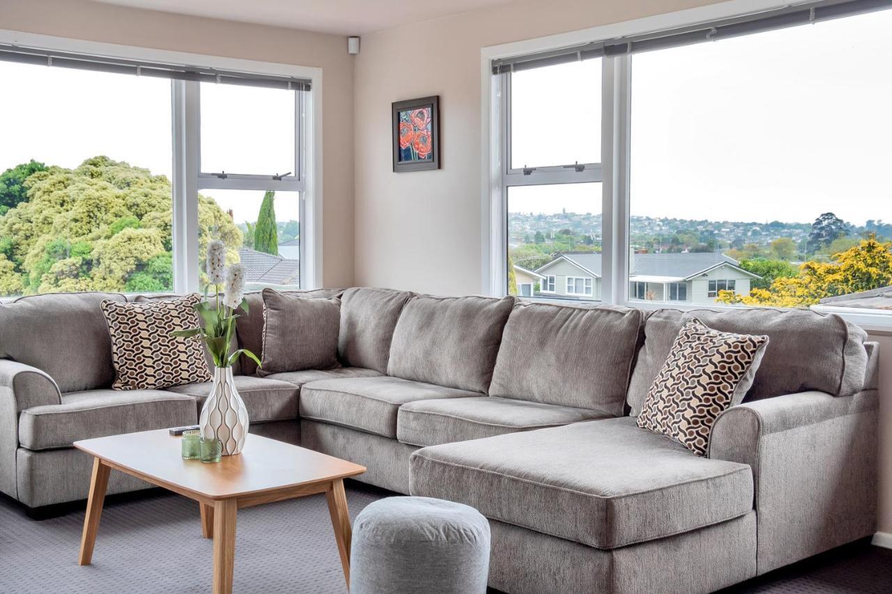 Fabulous Three Bedroom Home In Pakuranga Оукланд Екстериор снимка