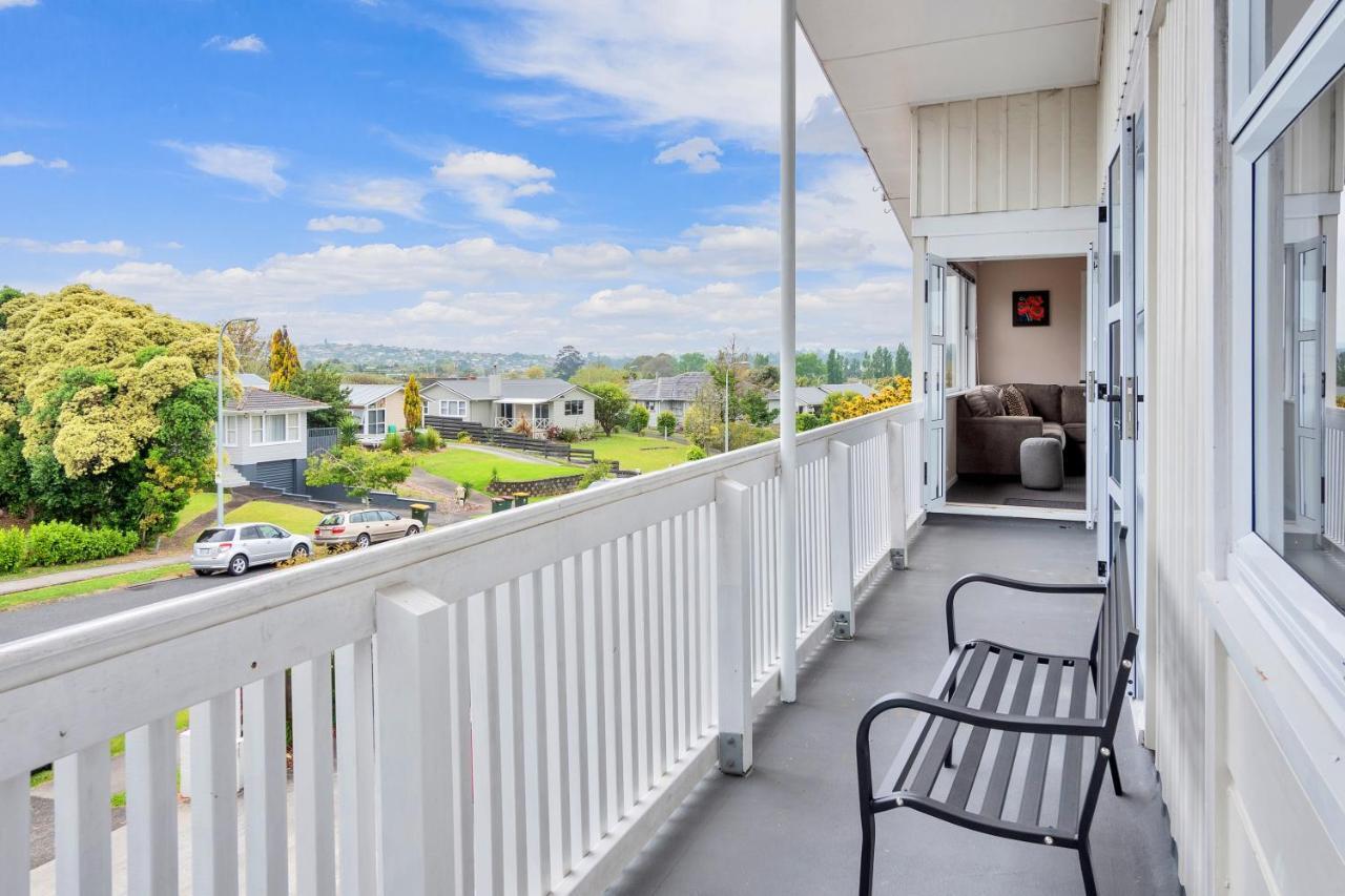 Fabulous Three Bedroom Home In Pakuranga Оукланд Екстериор снимка
