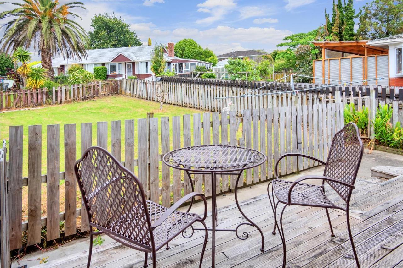 Fabulous Three Bedroom Home In Pakuranga Оукланд Екстериор снимка